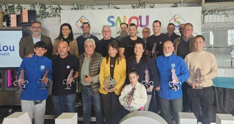 Sinieta, Sobre las Aguas y Princesa Pirata suben al podio en el Concurs del Calamar de Salou Foto de familia de los premiados