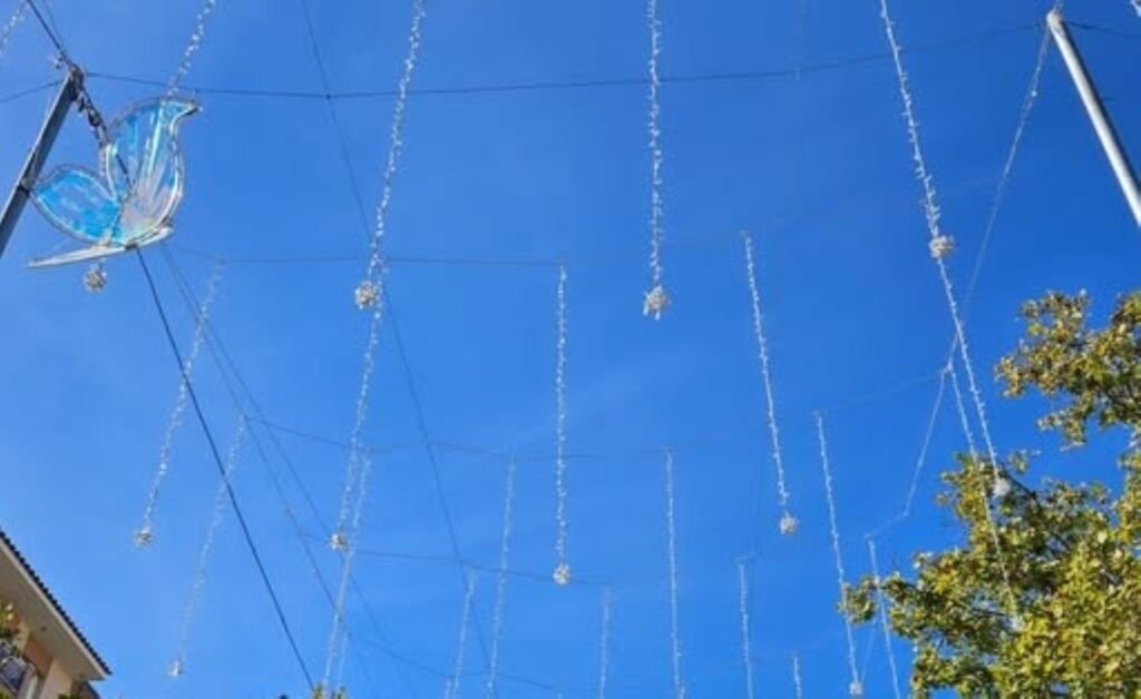 Vila-seca enciende las luces de Navidad con un espectáculo intinerante Luces de Navidad instaladas en Vila-seca