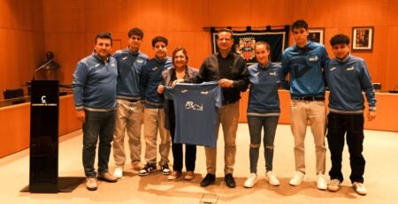 Recepción institucional al equipo en el Ayuntamiento