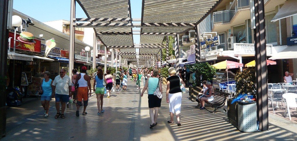 Noventa comercios de Salou aplicarán descuentos de un 30% durante la campaña de bonos