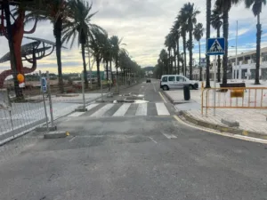 El paseo se ha reabierto delante del complejo hotelero