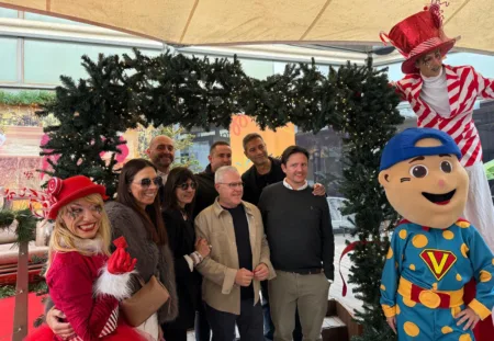 Salou acoge un mercado navideño solidario este fin de semana La inauguración ha tenido lugar este sábado