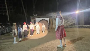 El pesebre viviente atrajo el jueves a unas 250 personas