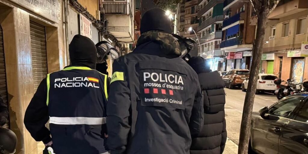 Un detenido en Salou en un macrooperativo contra los Trinitarios El operativo se lleva a cabo, al menos, en Salou y L'Hospitalet de Llobregat
