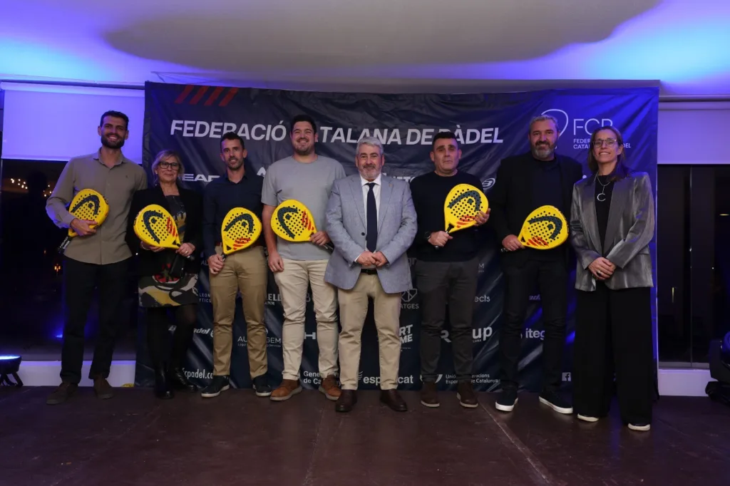 Durant l'acte es van sortejar pales