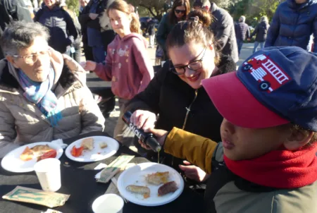 Asistentes a la primera Festa de l'Oli de Salou