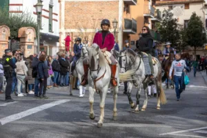 Cambrils manté viva la tradició dels Tres Tombs malgrat la incertesa meteorològica Els Tres Tombs de Cambrils