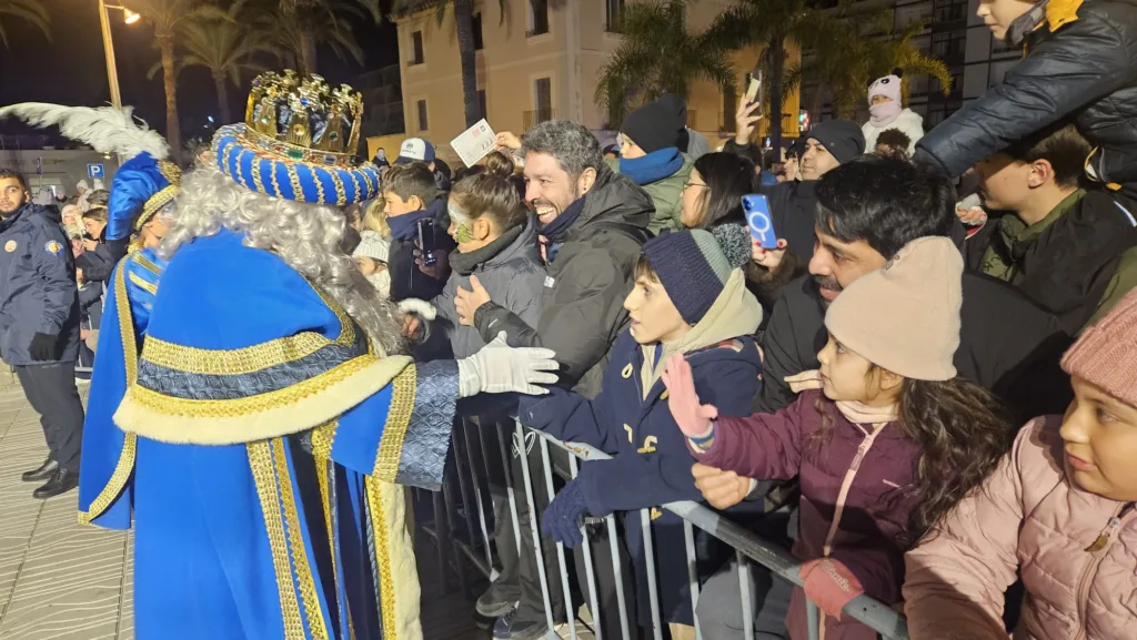 Melchor saluda a los niños en Salou