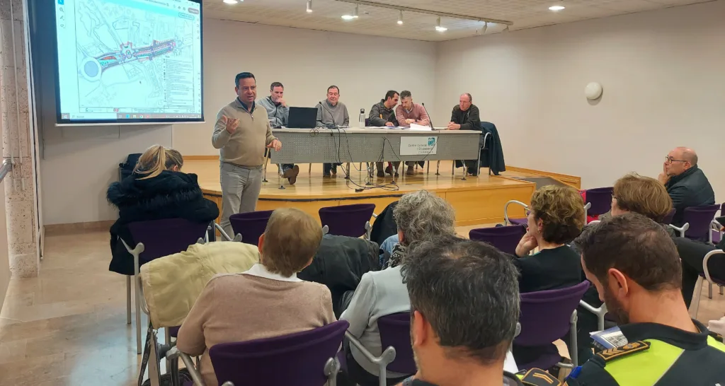 Reunió de l'alcalde i regidors amb les associacions de veïns