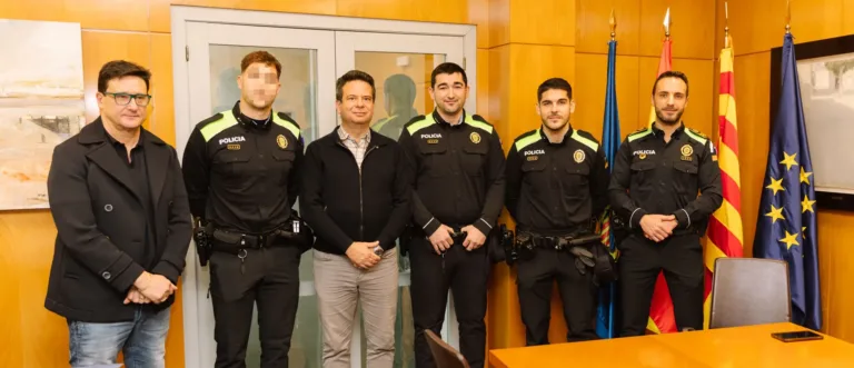 Cambrils reforçarà el cos de la Policia Local aquest any Els nous agents van ser rebuts per l’alcalde, Oliver Klein; el regidor de Seguretat Ciutadana, Antonio Martínez, i el cap de la Policia Local, Carles Besora