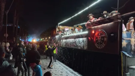 Una de las carrozas del Cos Blanc de Salou