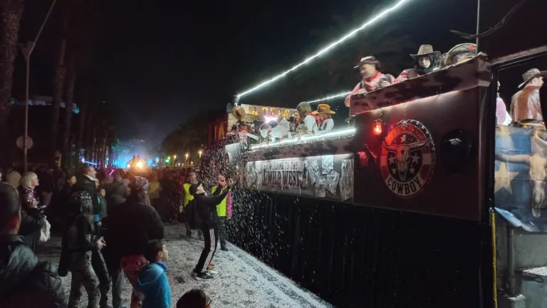 Una de las carrozas del Cos Blanc de Salou