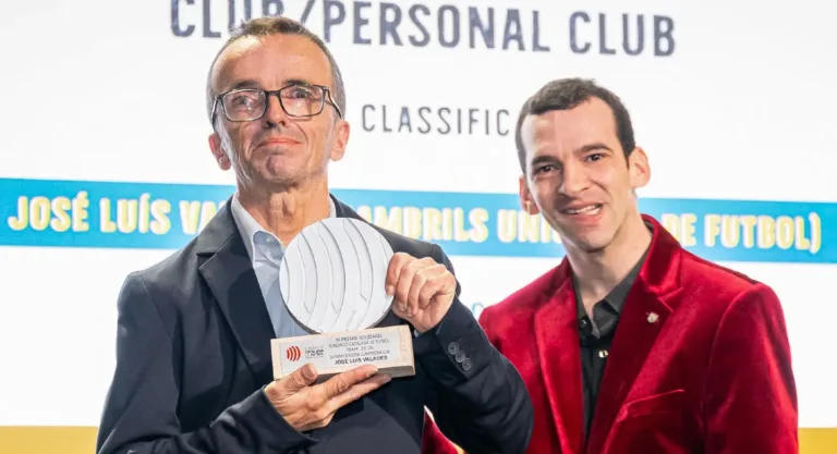 José Luis Valadés, del Cambrils Unió, premiado por la Fundació Catalana de Futbol José Luis Valadés, del Cambrils Unió, premiado por la Fundació Catalana de Futbol