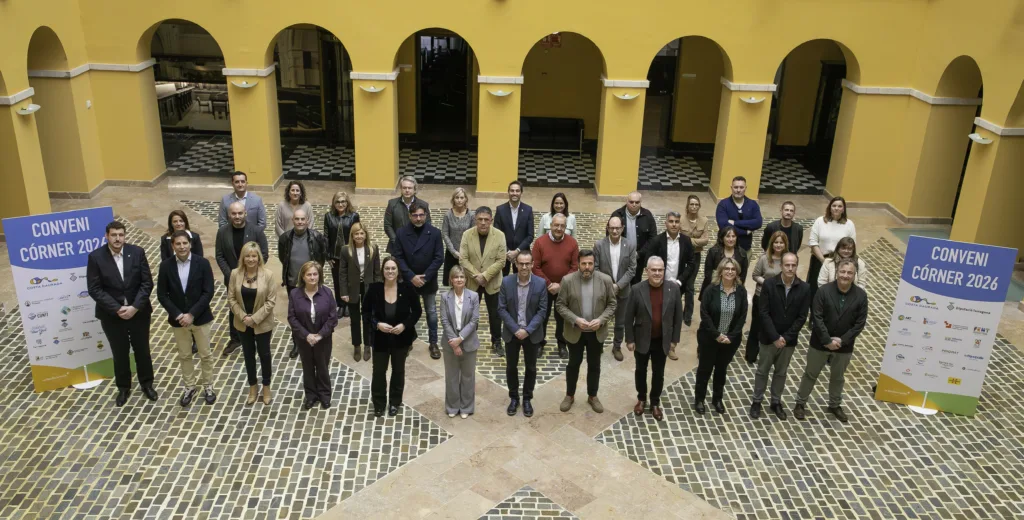 Los firmantes del convenio, este martes en el Palau de la Diputació de Tarragona