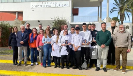 Claudia García guanya el concurs de cuina Cambrils Galera Challenge per a joves Foto de família aquest divendres