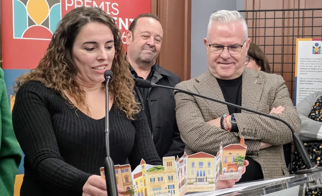 Helena Frias: “Las casas modernistas de Salou se me quedaron grabadas de niña” Helena Frias recibió el premio el viernes