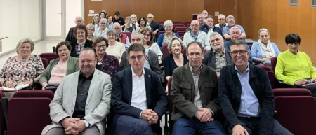 Foto de grup de responsables de les aules. En primer terme, el vicerector Jordi Diloli, el rector Josep Pallarès, el coordinador, Josep Pons-Altés, i el director del Campus Terres de l’Ebre, Xavier Farré