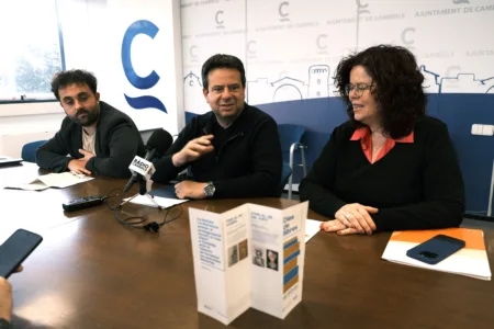 El regidor de Cultura, Carlos Caballero; l’alcalde, Oliver Klein; i la cap del departament municipal de Cultura, Gemma Massagué