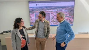 La concejal Cristina Cid, el alcalde, Pere Segura, y Sebastià Jornet