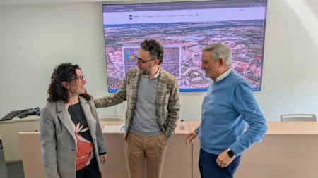 La concejal Cristina Cid, el alcalde, Pere Segura, y Sebastià Jornet