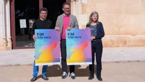 La FiM de Vila-seca programa 61 actuaciones en cuatro días Martí Marfà, director artístico de la FiM; el alcalde, Pere Segura; y la concejal de Cultura, Manuela Moya