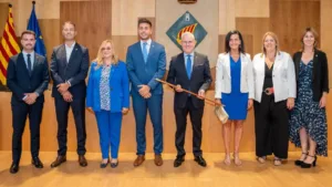 Cristina Berrio, segunda por la derecha, con el resto de concejales de su formación Sumem per Salou-PSC