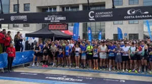 3.000 personas corren la Mitja de Cambrils, su récord de participación La salida ha tenido lugar en la plaza del Ajuntament