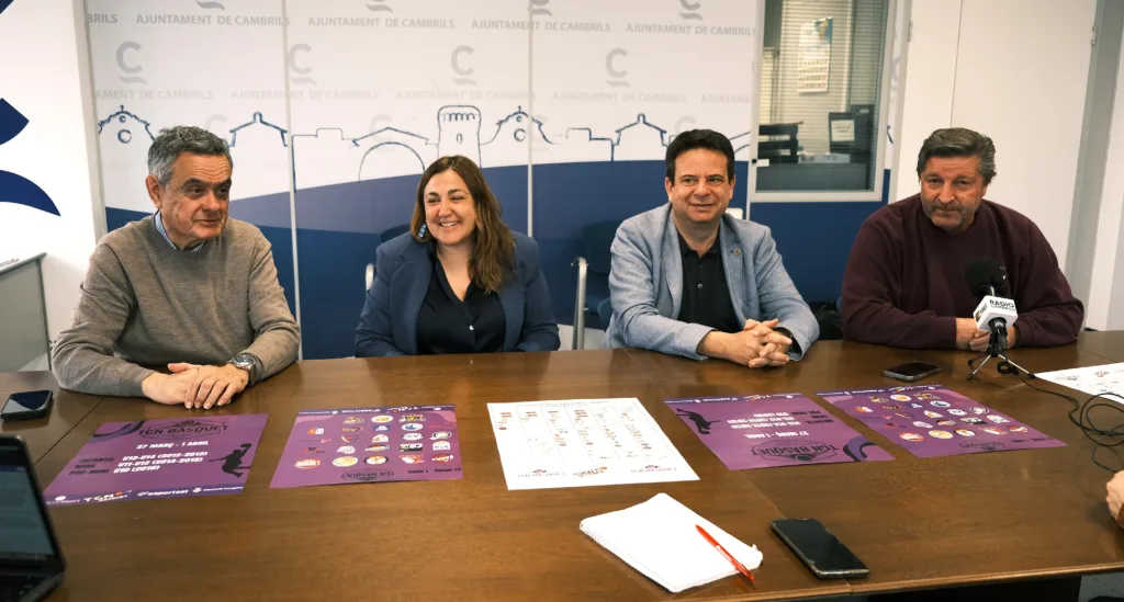 El Torneig Internacional de Bàsquet de Cambrils pone acento irlandés El presidente del TGN Bàsquet, Josep Maria Adam; la concejal Gemma Balanyà; el alcalde, Oliver Klein; y el director técnico del torneo, Iñaki Liarte