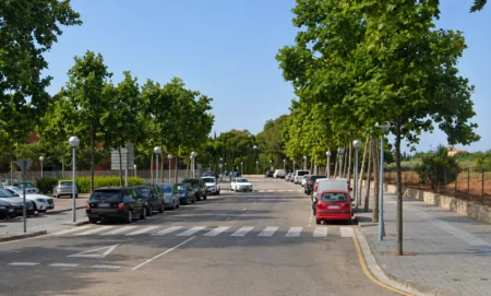 La avenida Generalitat convertirá una línea de aparcamiento en batería