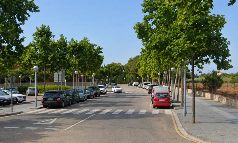 La avenida Generalitat convertirá una línea de aparcamiento en batería