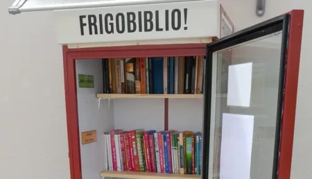 La 'frigobiblio' de l'Escola Cambrils és la primera de Tarragona
