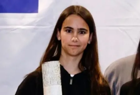 Natura Romero, con el trofeo