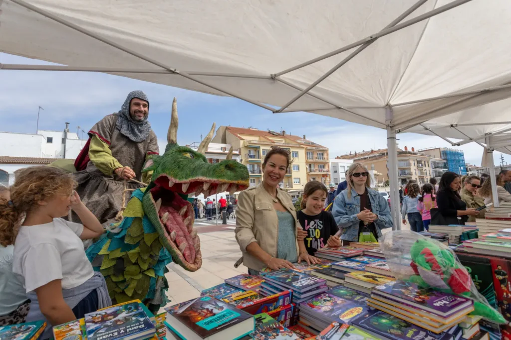 Una parada de Sant Jordi en Cambrils