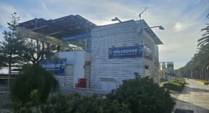 La coctelería Belvedere, en el paseo Jaume I, está cerrada