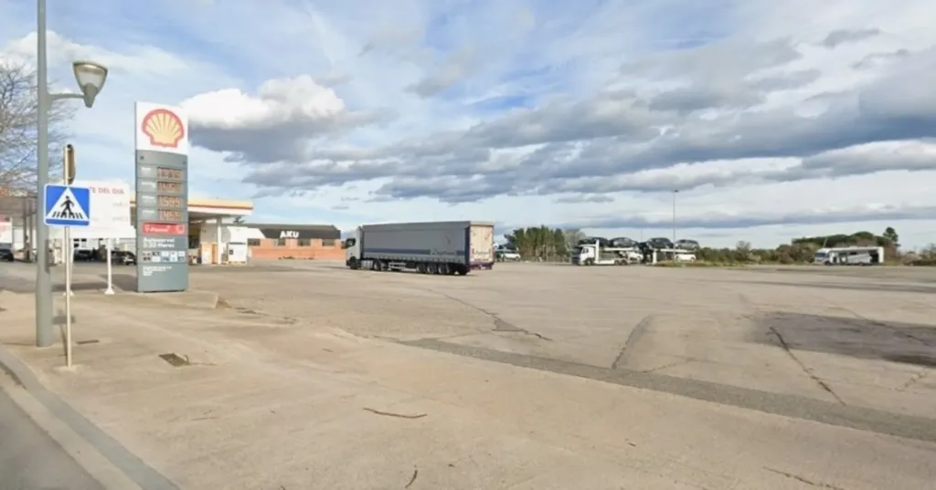 El solar del antiguo Gran Buffet de Cambrils acogerá un supermercado y un restaurante de comida rápida El solar del antiguo Gran Buffet está en uno de los accesos a Cambrils