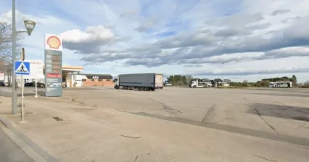 El solar del antiguo Gran Buffet está en uno de los accesos a Cambrils