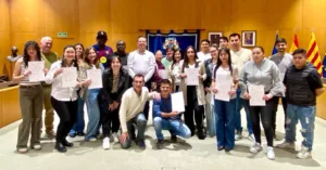 Cambrils lliura els certificats dels cursos de Primera Acollida del primer trimestre L’acte es va celebrar a la sala de plens de l'Ajuntament