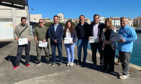 La Confraria de Pescadors de Cambrils reconeix els restaurants que compren peix de proximitat L'acte ha tingut lloc aquest dimarts