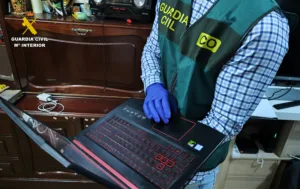 La Guardia Civil investiga a cinco personas de las provincia de Tarragona, Granada y Álava