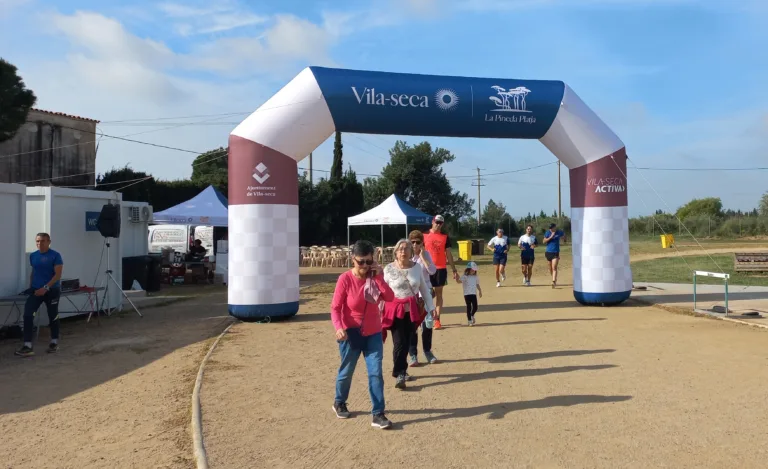 12 horas solidarias de atletismo en Vila-seca: la inscripción es un kilo de comida Participantes en las 12 horas de 2025