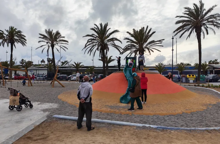 El paseo de La Pineda ha cambiado completamente de aspecto
