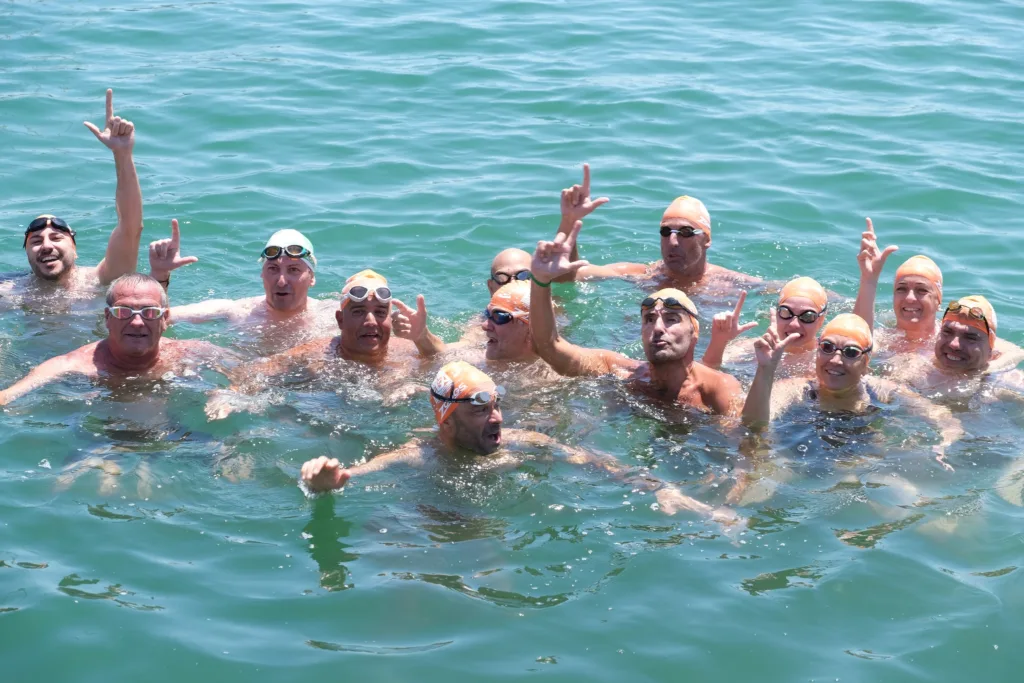 La travesía solidaria Swim for ELA se ha celebrado este sábado