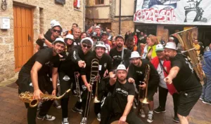 La charanga vilasecana en Poza de la Sal. FOTO: Txaranga Band Tocats