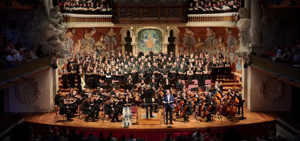 Actuació de la Coral Verge del Camí al Palau de la Música. FOTO: Mario Wurzburger