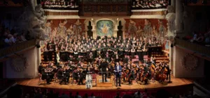 Actuació de la Coral Verge del Camí al Palau de la Música. FOTO: Mario Wurzburger