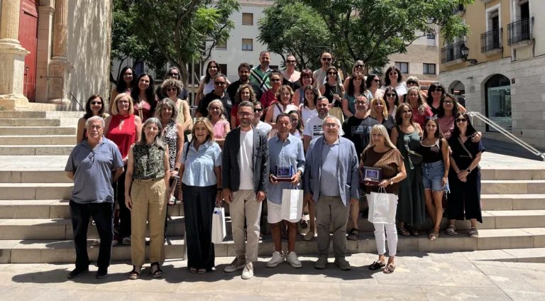Foto de família dels mestres jubilats a Viila-seca
