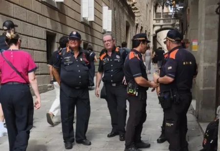 Los representantes de la Associació de Voluntaris de Protecció Civil de Vila-seca, en Barcelona. FOTO: Protecció Civil