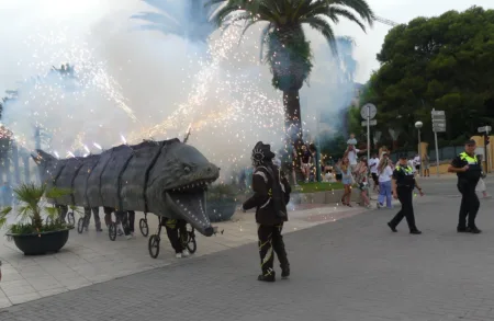 Salou reforzar la seguridad en Sant Joan y desalojará la playas a las 4 de la madrugada Salou se prepara para celebrar Sant Joan