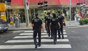 Salou incorpora 24 policías para reforzar la seguridad en verano Los nuevos policías ya patrullan por las calles de Salou