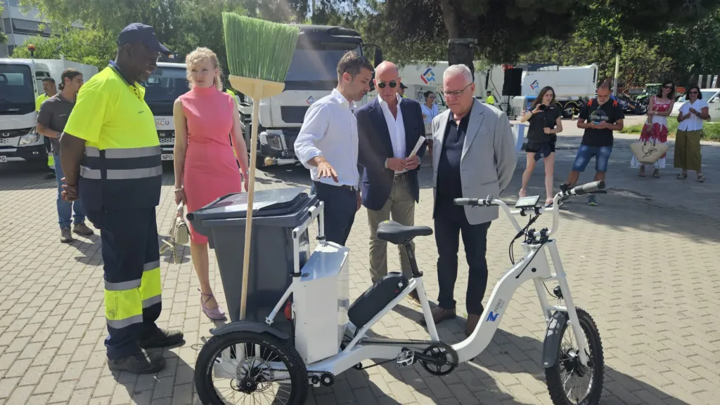 Salou despliega nuevos vehículos de limpieza viaria El alcalde; Pere Granados, ha presentado este sábado las novedades del servicio